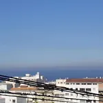 Pequeno Y Comodo